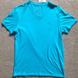 American Eagle V-neck shirt
